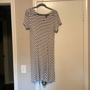 BKEred striped dress size large